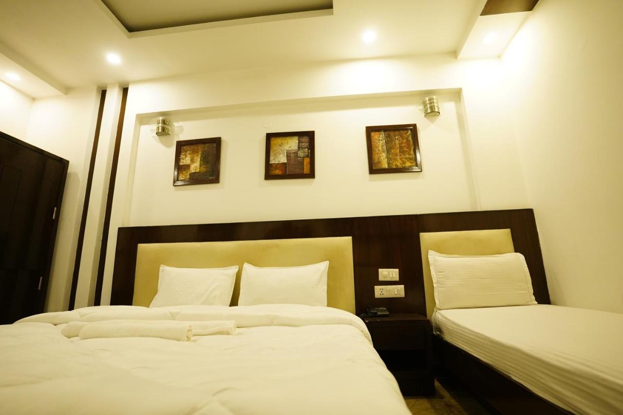 Hotel Sehej Inn New Delhi Buitenkant foto